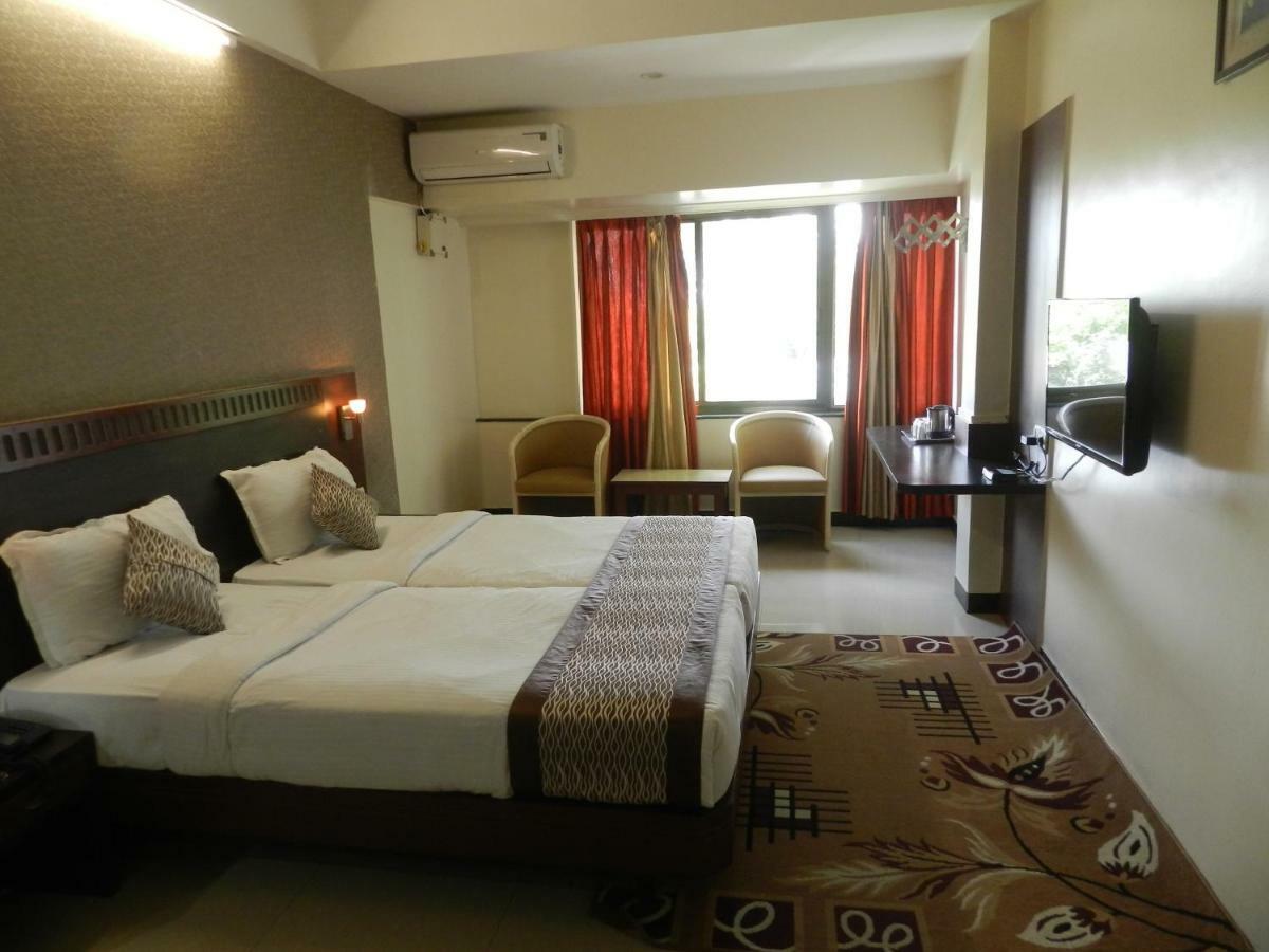 Hotel Ayodhya Colhapur Exterior foto