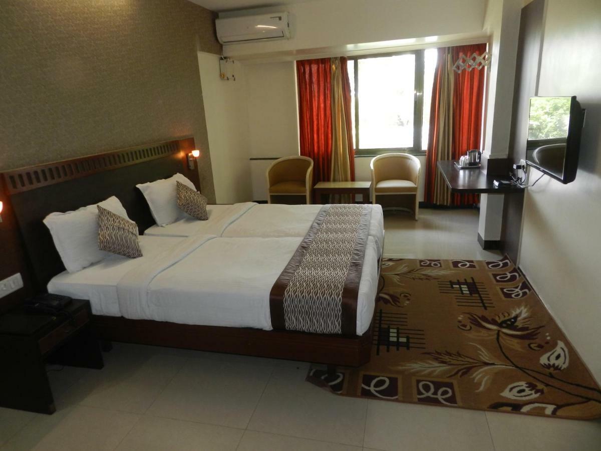 Hotel Ayodhya Colhapur Exterior foto